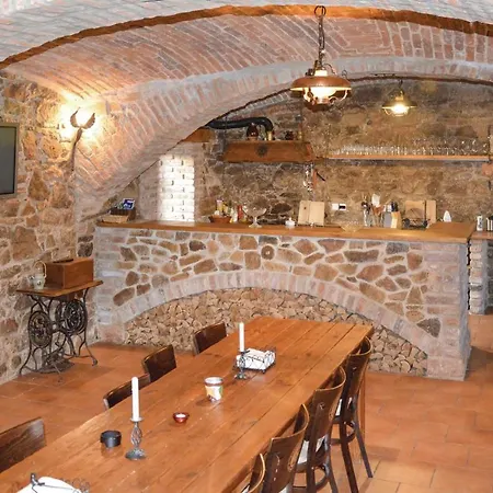 Four Bedroom Holiday In Rybniky Semesterbostad Krasna Hora nad Vltavou