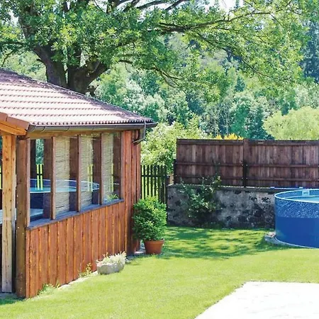 Four Bedroom Holiday In Rybniky Semesterbostad Krasna Hora nad Vltavou
