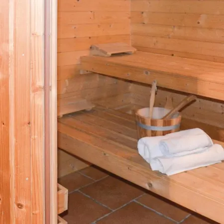 Four Bedroom Holiday In Rybniky Semesterbostad Krasna Hora nad Vltavou